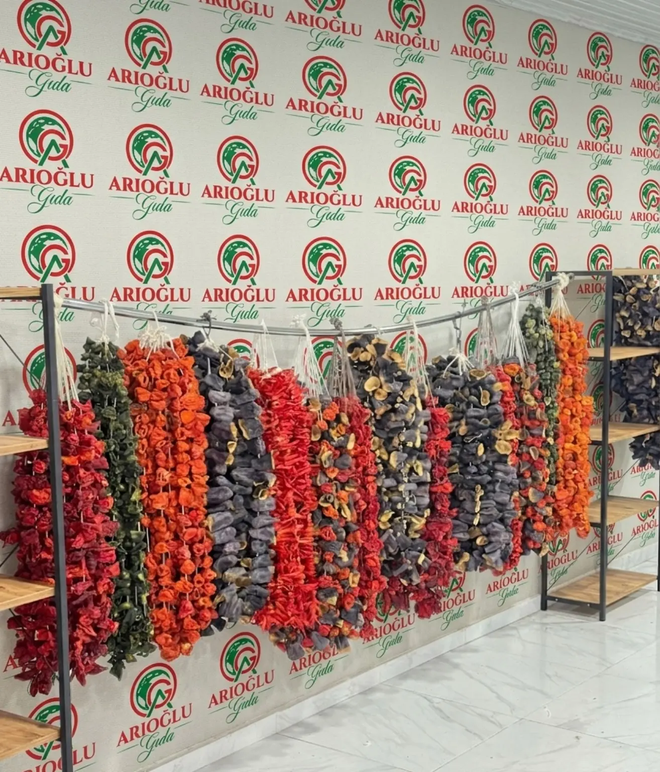 Arıoğlu Gıda ürün sergileme alanı